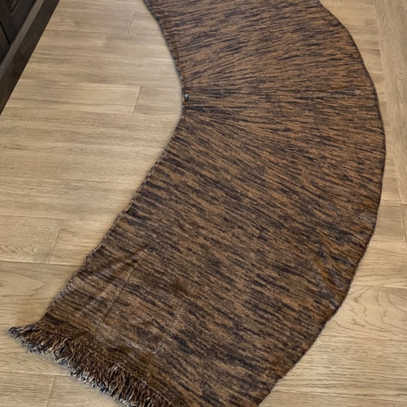 Club Monaco Sweater Wrap - Picture 6 of 10